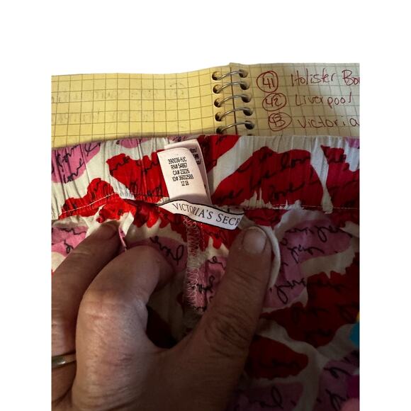 Victoria Secret White Soft Cotton with Pink Red Lips Pajama Pants Size LG - Picture 4 of 5